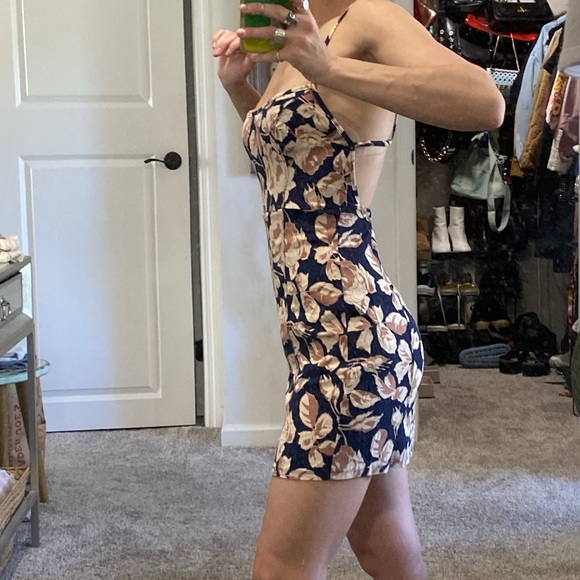 🌼 NWT Free People Floral Strappy back open back mini dress very flattering - Picture 9 of 17